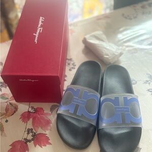 Salvatore Ferragamo Groove slides size 11